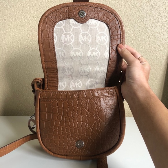 Michael Kors croc crossbody - Picture 2 of 4